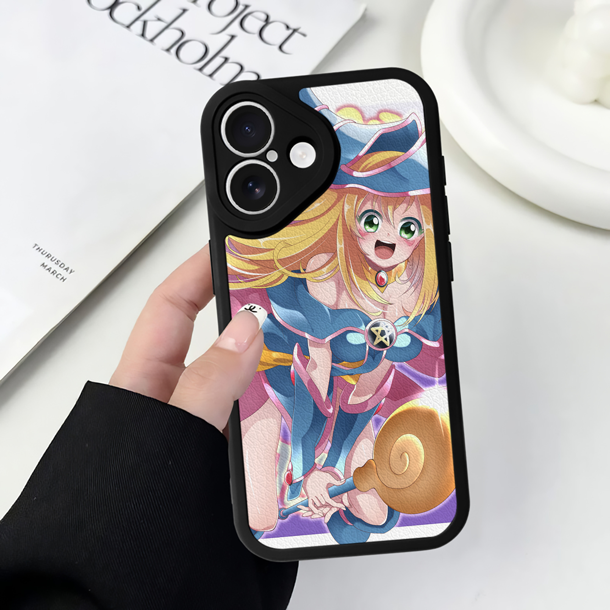 （画像用） 遊☆戯☆王 Yu-Gi-Oh! 【iPhone 16シリーズ対応】シリコンスマホケース（レザー調） 材質：シリコン